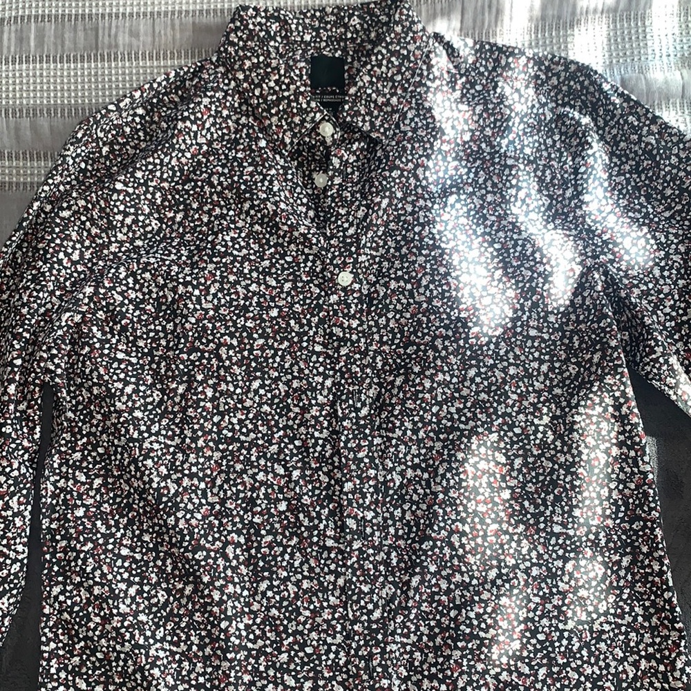 H&M Slim Fit Easy Iron Button down top for Men.